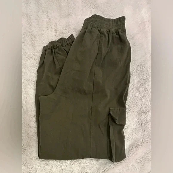 Know one cares (NWT) olive green cargo pants size medium - Picture 4 of 5
